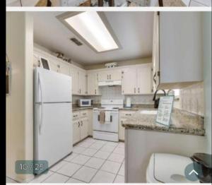 Gallery image of PEBBLES' BEACH HOUSE in Edinburg
