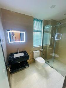 a bathroom with a toilet and a sink and a shower at Ocean Villa Novaworld Phan Thiết in Bình Tú