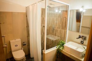 Ванная комната в Tevins Place - Unawatuna