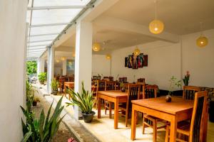 Ресторан / где поесть в Tevins Place - Unawatuna +42 фотографии
