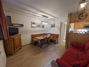 a living room with a table and a couch at Appartement Chamonix-Mont-Blanc, 2 pièces, 4 personnes - FR-1-343-250 in Chamonix