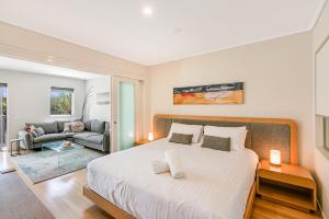 Katil atau katil-katil dalam bilik di Pool View Apartments - Wing 5 - at Peppers Salt Resort by uHoliday 2BR 1BR and Hotel Room Options Available