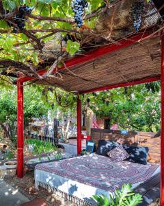 a bed under a pergola in a garden at Casas ALBERTO TELEWORKING in San Miguel de Abona