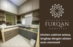 una cocina con un letrero para un distribuidor de gabinete de cocina en Homestay Cinta Furqan 1 - apartment Cameron Highland, en Tanah Rata