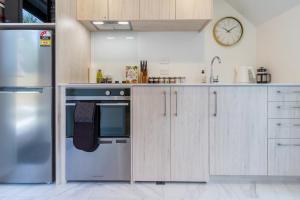 Η κουζίνα ή μικρή κουζίνα στο Modern, Convenient, Central: 1 bedroom loft +27 φωτογραφίες