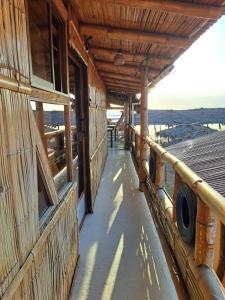 Rõdu või terrass majutusasutuses Hotel Gabarra Lodge