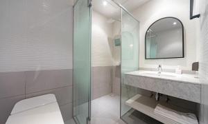 Pohang Hotel Noblion的一间浴室