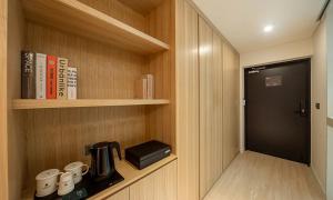 Pohang Hotel Noblion的厨房或小厨房