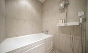 Pohang Hotel Noblion的一间浴室