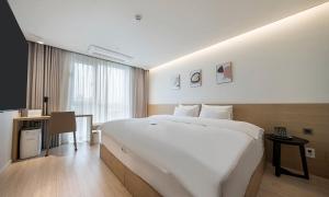 Pohang Hotel Noblion客房内的一张或多张床位