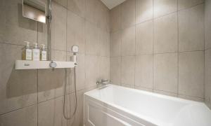 Pohang Hotel Noblion的一间浴室