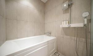 Pohang Hotel Noblion的一间浴室