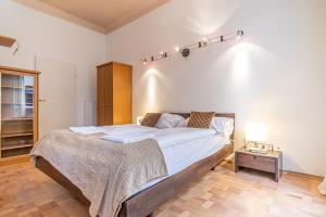 Ein Bett oder Betten in einem Zimmer der Unterkunft Peaceful Getaway 2BR Apartment with Shared Spaces