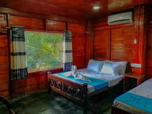 Postel nebo postele na pokoji v ubytování Ceylon Amigos Eco Resort