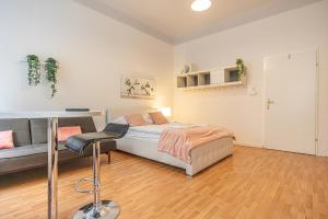 Ein Bett oder Betten in einem Zimmer der Unterkunft Peaceful Getaway 2BR Apartment with Shared Spaces