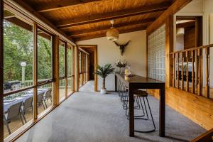 Μπαλκόνι ή βεράντα στο Modern Seednest Treehouse, Forest & Mountain View