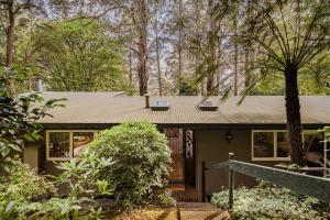 Κήπος έξω από το Modern Seednest Treehouse, Forest & Mountain View