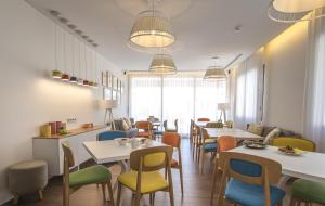 Restaurant o un lloc per menjar a Somewhere - Estoril Guesthouse