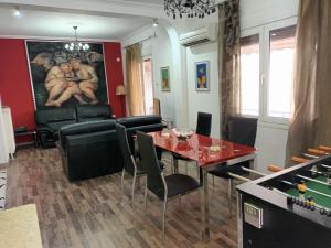 Posedenie v ubytovaní Stunning apartment in the heart of Athens