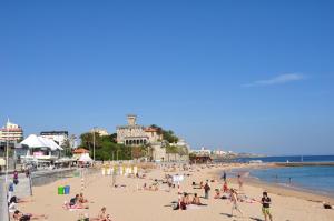 a group of people on a beach near the ocean at Somewhere - Estoril Guesthouse in Estoril