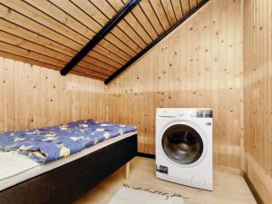 a small room with a washing machine in it at Three-Bedroom Holiday home in Rødby 28 in Kramnitse