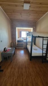 Kharkhorin hostel客房内的一张或多张床位