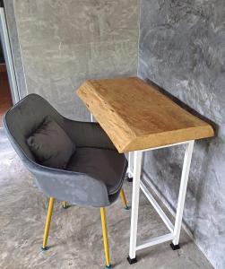 a desk and a chair with a pillow under it at New Moon in Thongsala