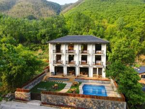 an aerial view of a house with a swimming pool at La Petronilla Boutique Hotel Moganshan in Deqing