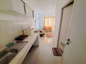 Ванная комната в Hotel O Apartement Grand Sentraland By King Property +33 фотографии