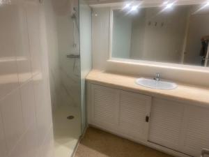 A bathroom at Macrina