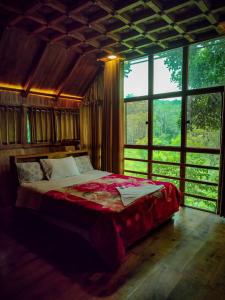 Postel nebo postele na pokoji v ubytování Tree House Wayanad