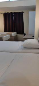 Postel nebo postele na pokoji v ubytování Allegro Hotel