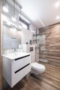 Bathroom sa Siedlisko Złota Góra domki całoroczne na Kaszubach
