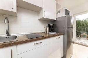 Kuchyňa alebo kuchynka v ubytovaní Apartments Lacrima