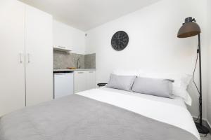 Kuchyňa alebo kuchynka v ubytovaní Apartments Lacrima
