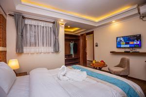 Voodi või voodid majutusasutuse Darbar Heritage Inn toas