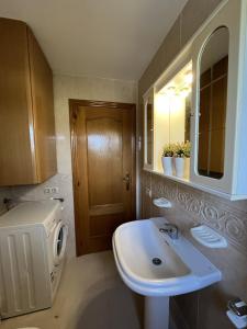a bathroom with a sink and a mirror at SA CALMA - Duplex con piscina y cerca del Mar - Deltavacaciones in L'Ampolla