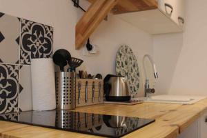 a kitchen with a counter top with a tea kettle at Logement le gabian in Ampus