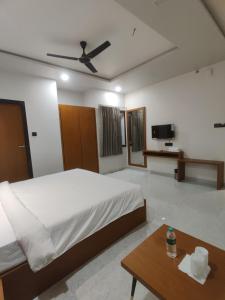 Hotel Pride Of Chittor客房内的一张或多张床位