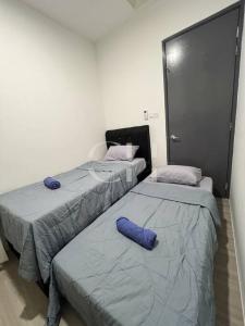 two beds sitting next to each other in a room at The Podium 3 bedrooms @ 8 pax Free Internet & TV Box in Kuching