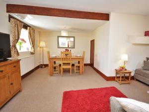 a living room with a table and a dining room at 2 Bed in Sidmouth BURSC in Sidbury