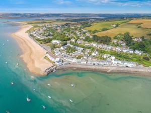 an aerial view of a resort on the beach at 1 bed in Barnstaple ELLCO in Fremington