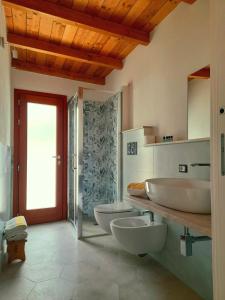 a bathroom with two sinks and two toilets at Girasole Boutique B&B in Riola Sardo