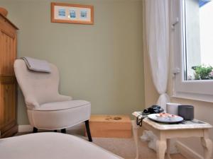 a living room with a chair and a table at 1 Bed in Appledore MASTR in Appledore