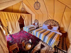 Postel nebo postele na pokoji v ubytování Glamorous Luxury Camp