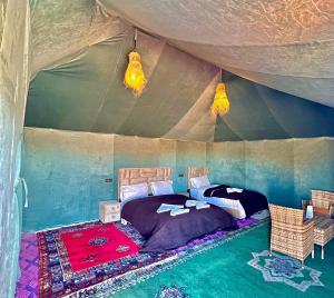Postel nebo postele na pokoji v ubytování Glamorous Luxury Camp