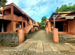 a cobblestone street in front of a building at LA MARINA 2 in Ambodifototra