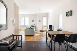 Televízia a/alebo spoločenská miestnosť v ubytovaní Liget Apartment