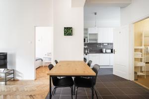 Kuchyňa alebo kuchynka v ubytovaní Liget Apartment