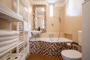 Kúpeľňa v ubytovaní Liget Apartment + 10 fotografií